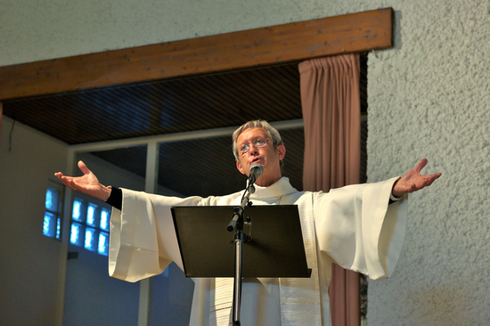  Bruno-Marie Duffé célèbre l'eucharistie