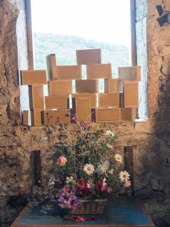 Les briques sont déposées à la chapelle
